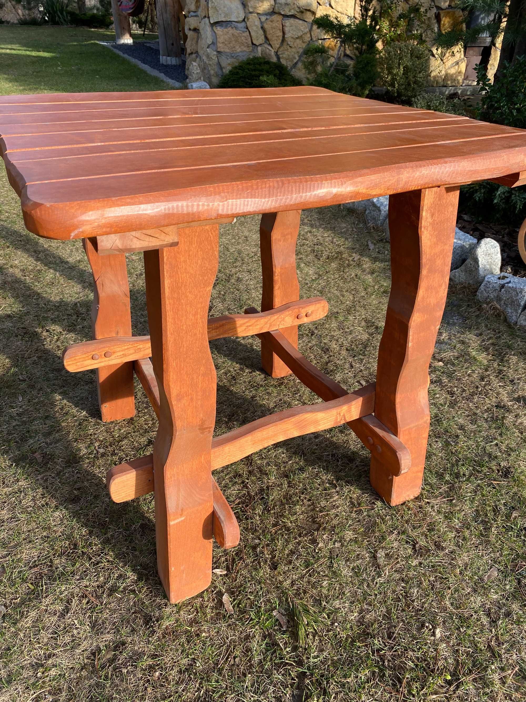 Ogrodowy stół drewniany