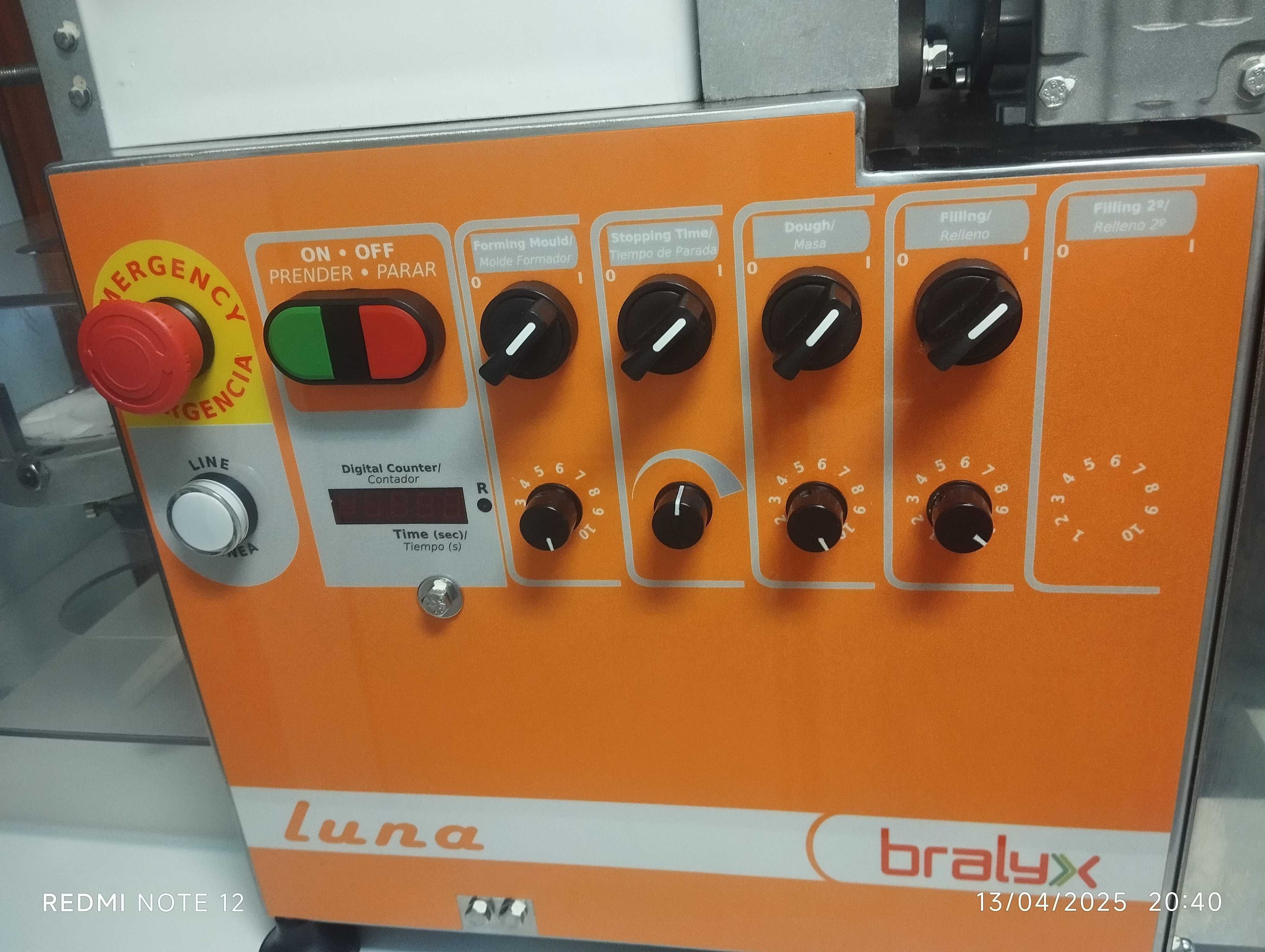 Máquina modeladora salgados