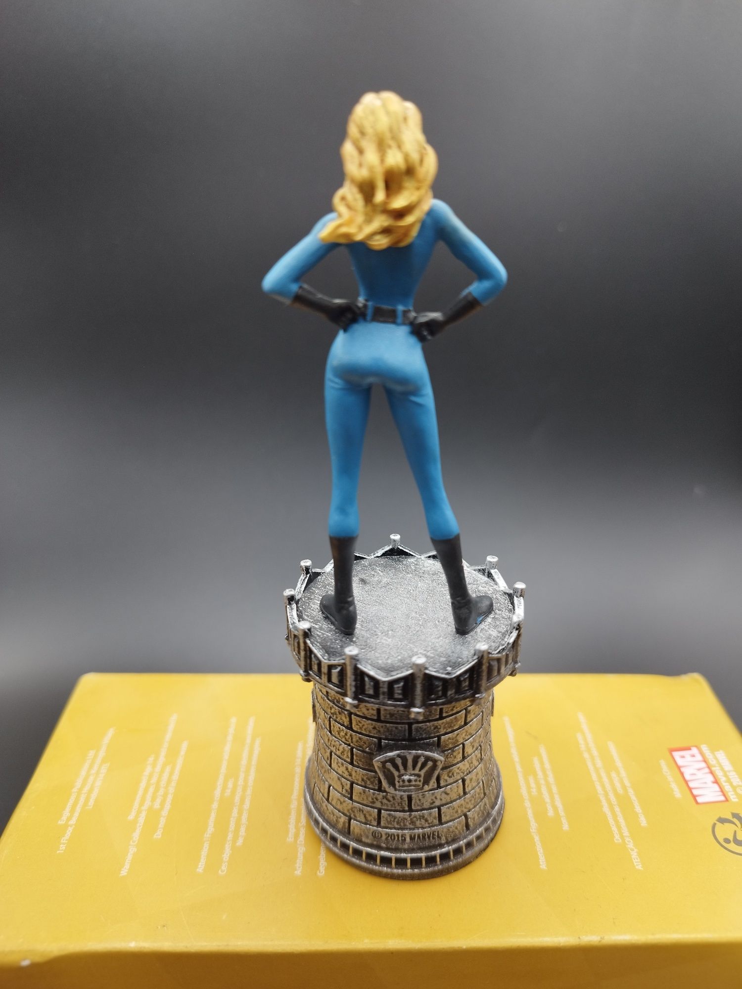 Figurka Marvel szachowa Invisible Woman ok 13 cm