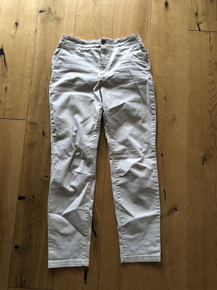 Bezowe spodnie chino HM 38