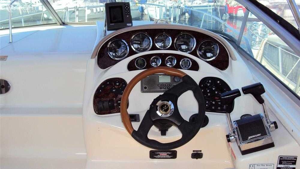 Łódź motorowa Sea Ray 315