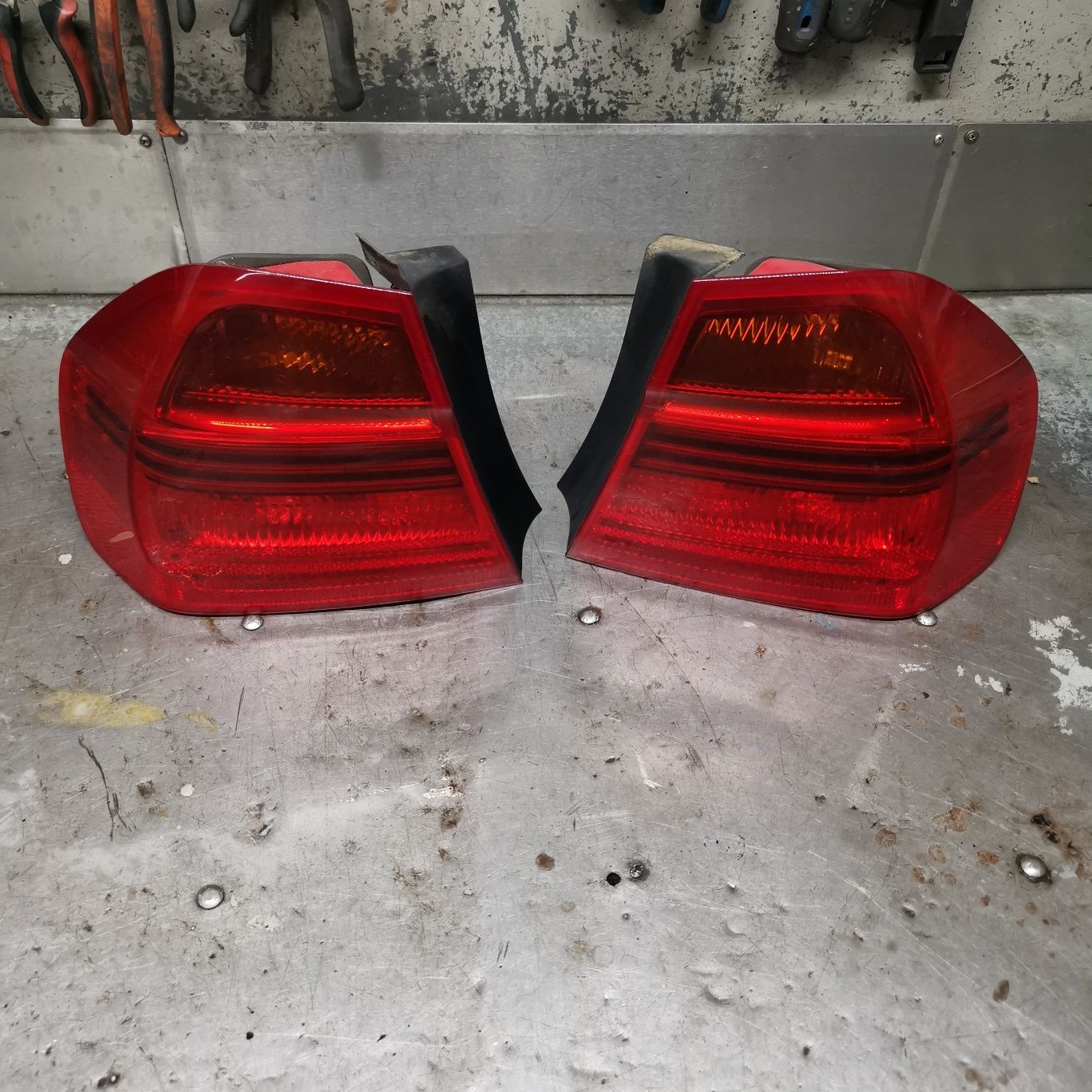 BMW E90 przed lift lampy tył komplet