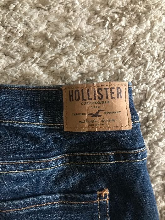 Spodnie z dziurami Hollister