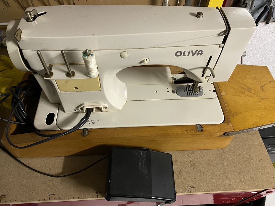 Oliva Maquina de costura electrica com Pedal