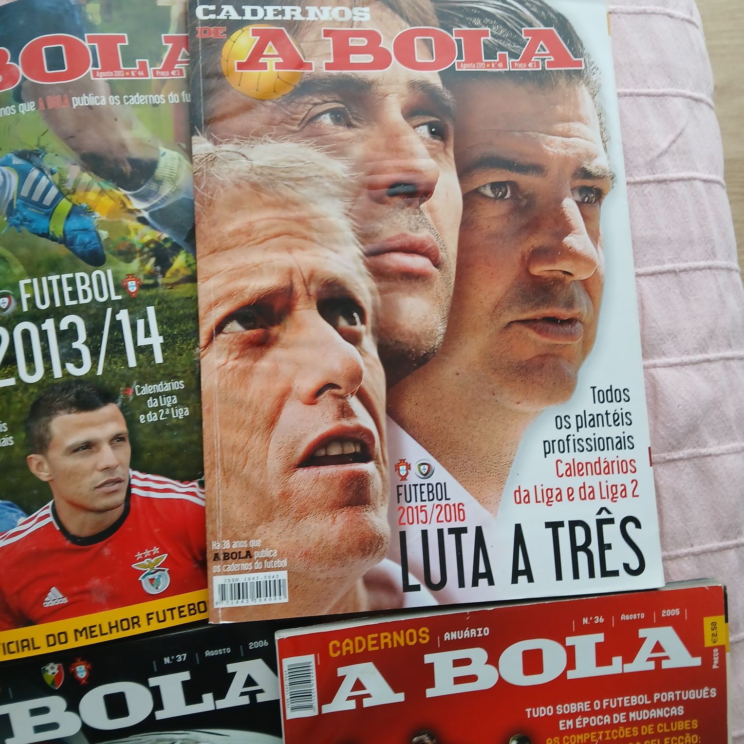 Cadernos anuais A Bola