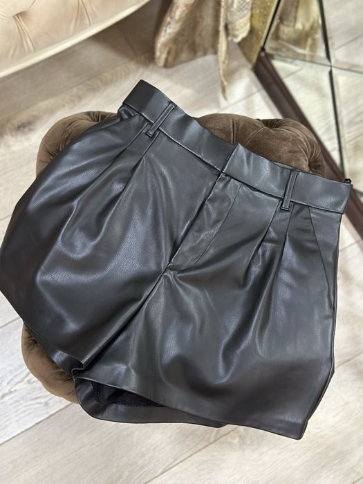 Кожанные шорты Zara