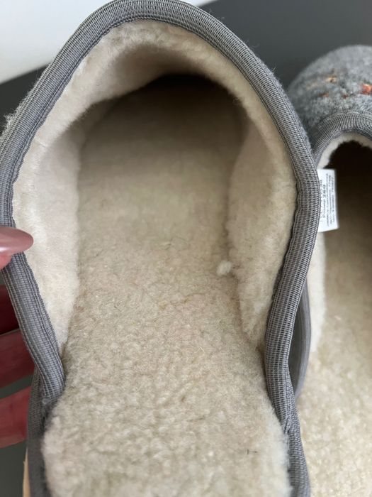 Тапочки чоловічі з вовняним утепленням,дуже теплі.