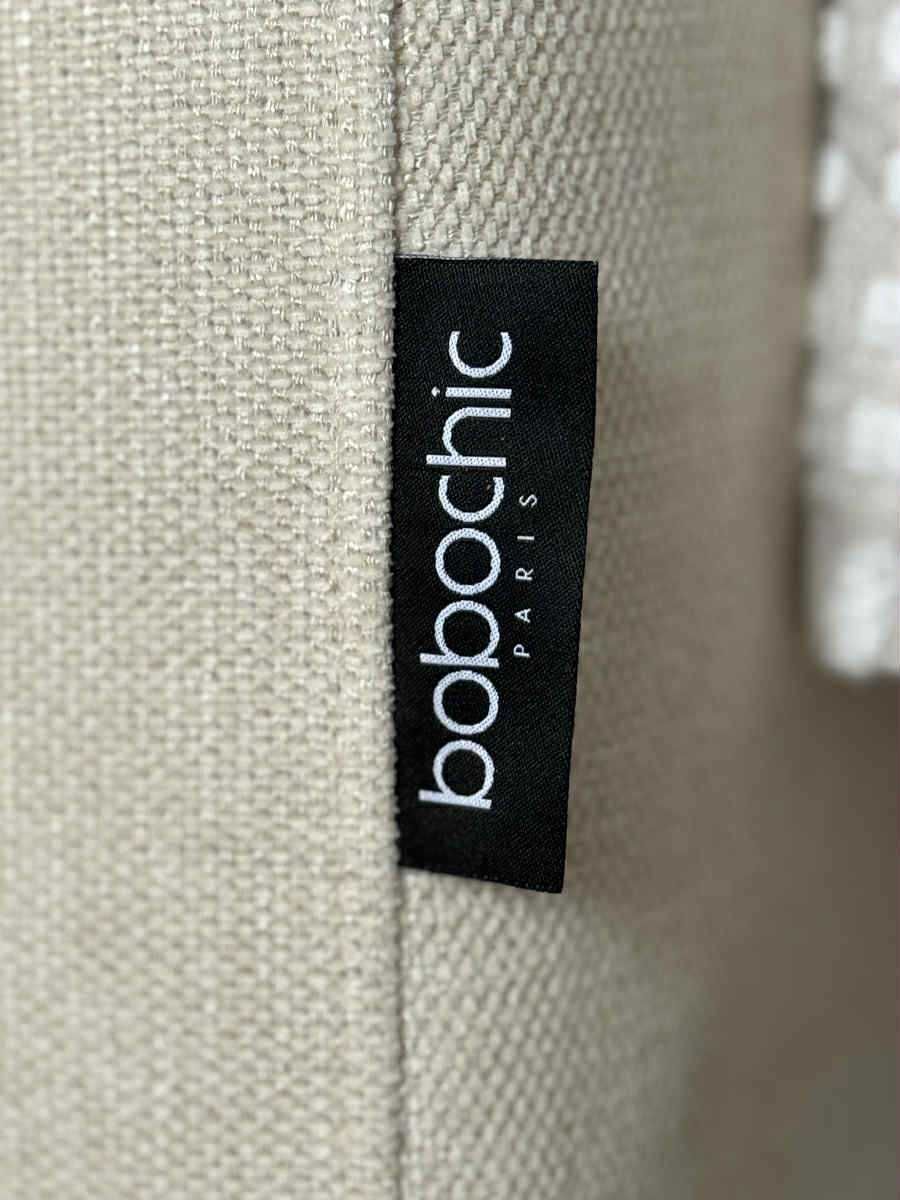 Beżowa sofa rozkładana z materacem