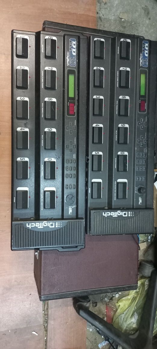 2 x Digitech RP-10