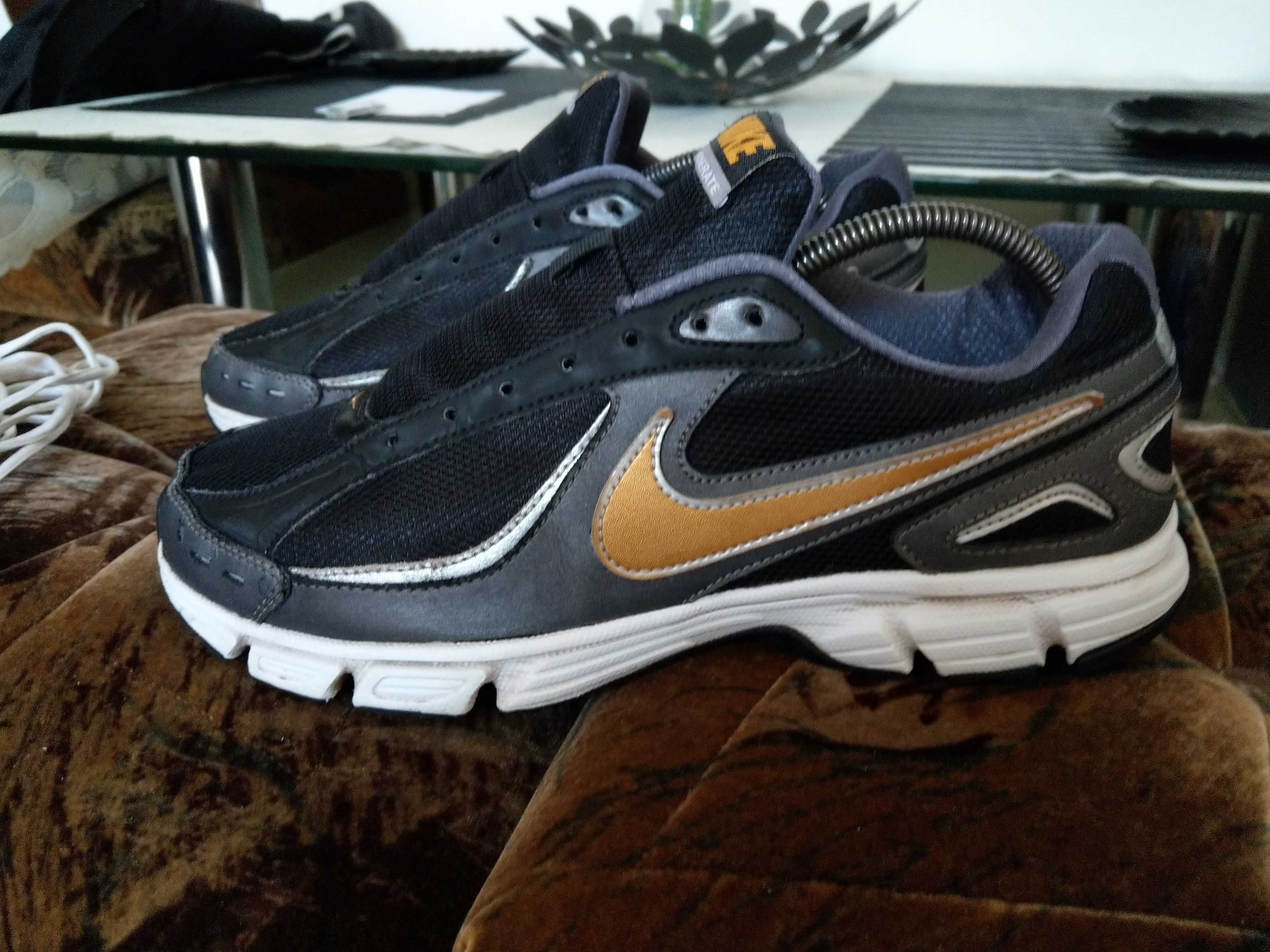sneakersy Nike incinerate