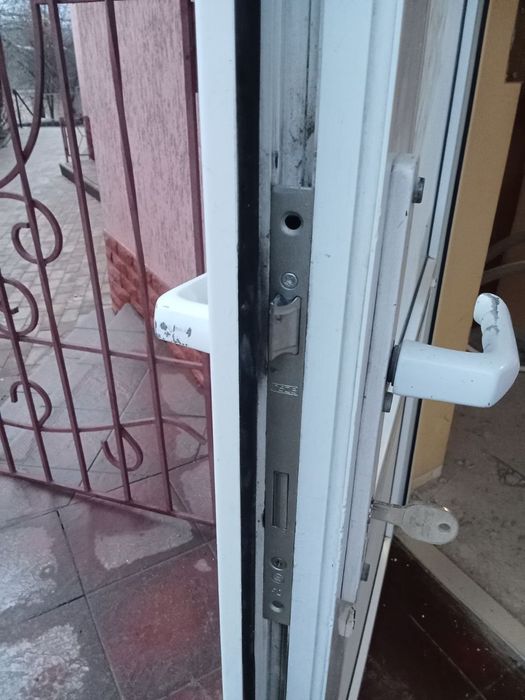 Вхідні металопластикові двері б/у