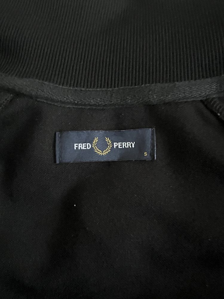 Олімпійка Fred Perry  на лампасах