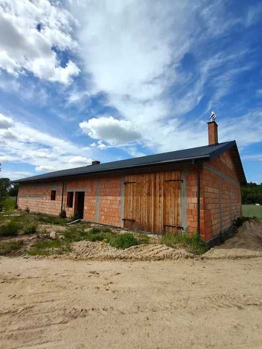 Nowy dom i budynek gospodarczy