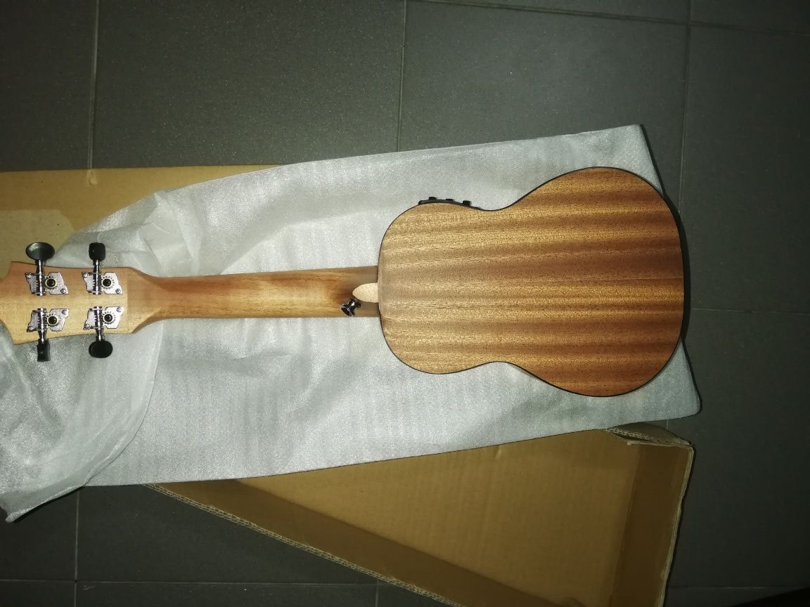 ukulele soprano elétrico decorado