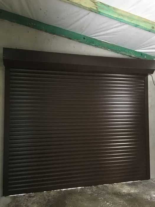 Автоматичні ролетні економ ворота в гараж і повноцінні секційні ворота