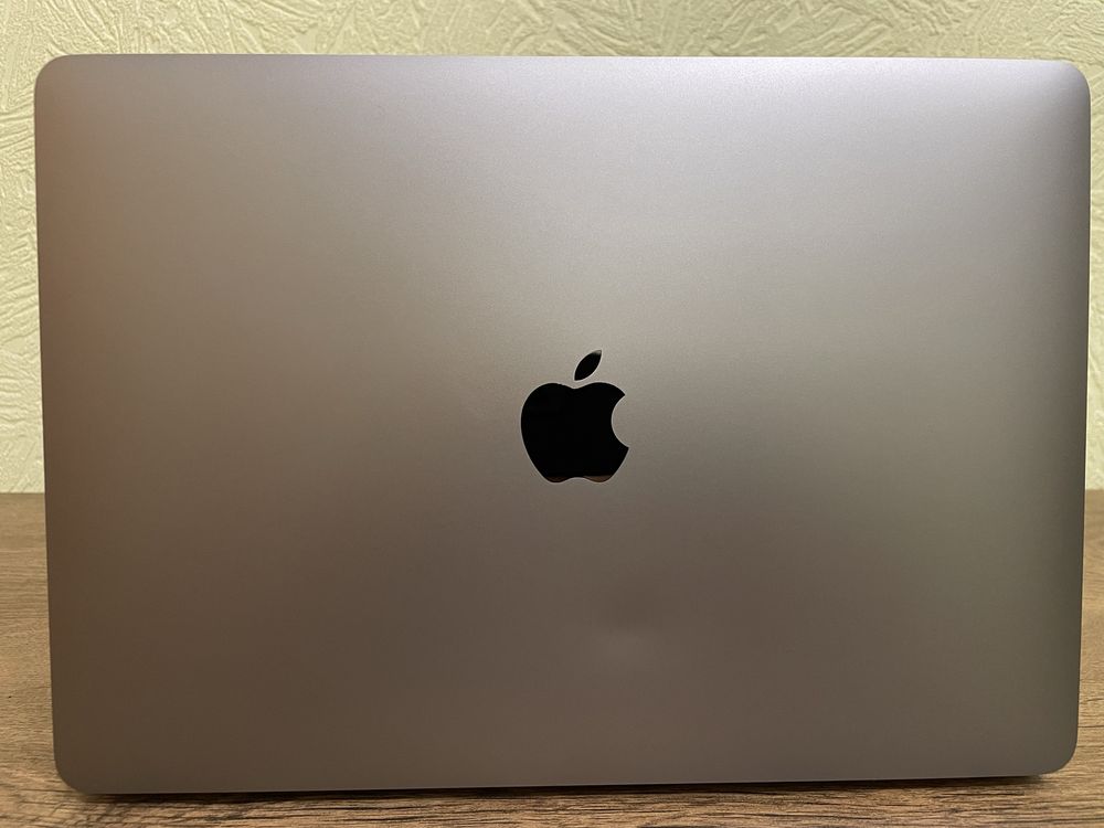 MacBook Air M1 16/256gb. A2337. Space Gray. 115 циклов акб.
