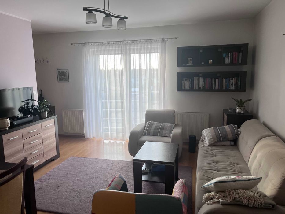 Wynajmę słoneczne 2-pokojowe mieszkanie z parkingiem, 40m2