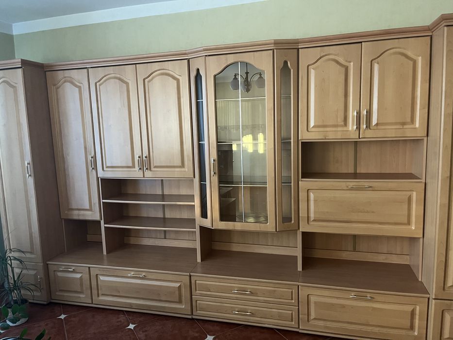 Meblościanka z witryną