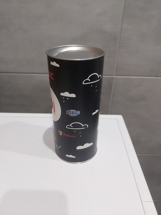 Бумажный тубус с железной крышкой