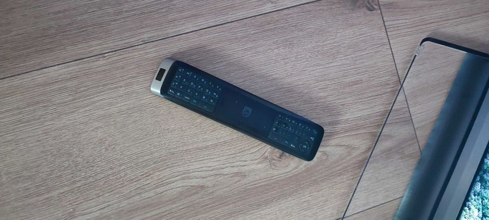 55-calowy telewizor 4K Philips 55PUS8303 z technologią Ambilight