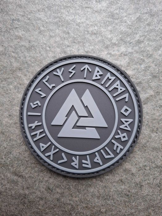 PVC naszywka Valknut z nordyckimi runami