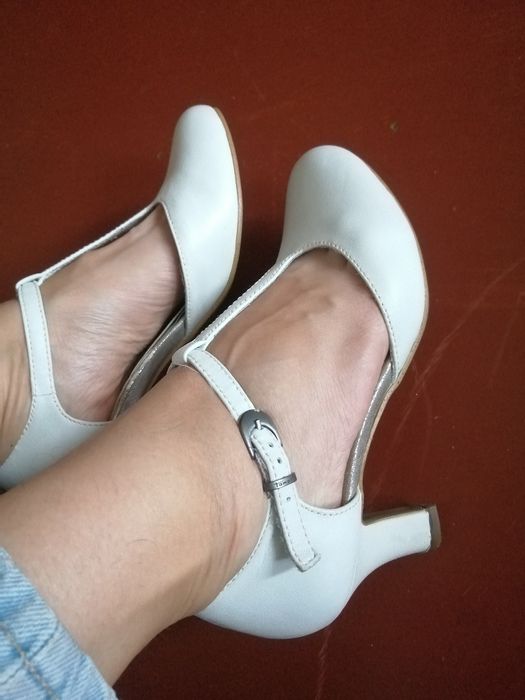 Туфли кожанные с т-образной белые 36 размер tamaris для танго