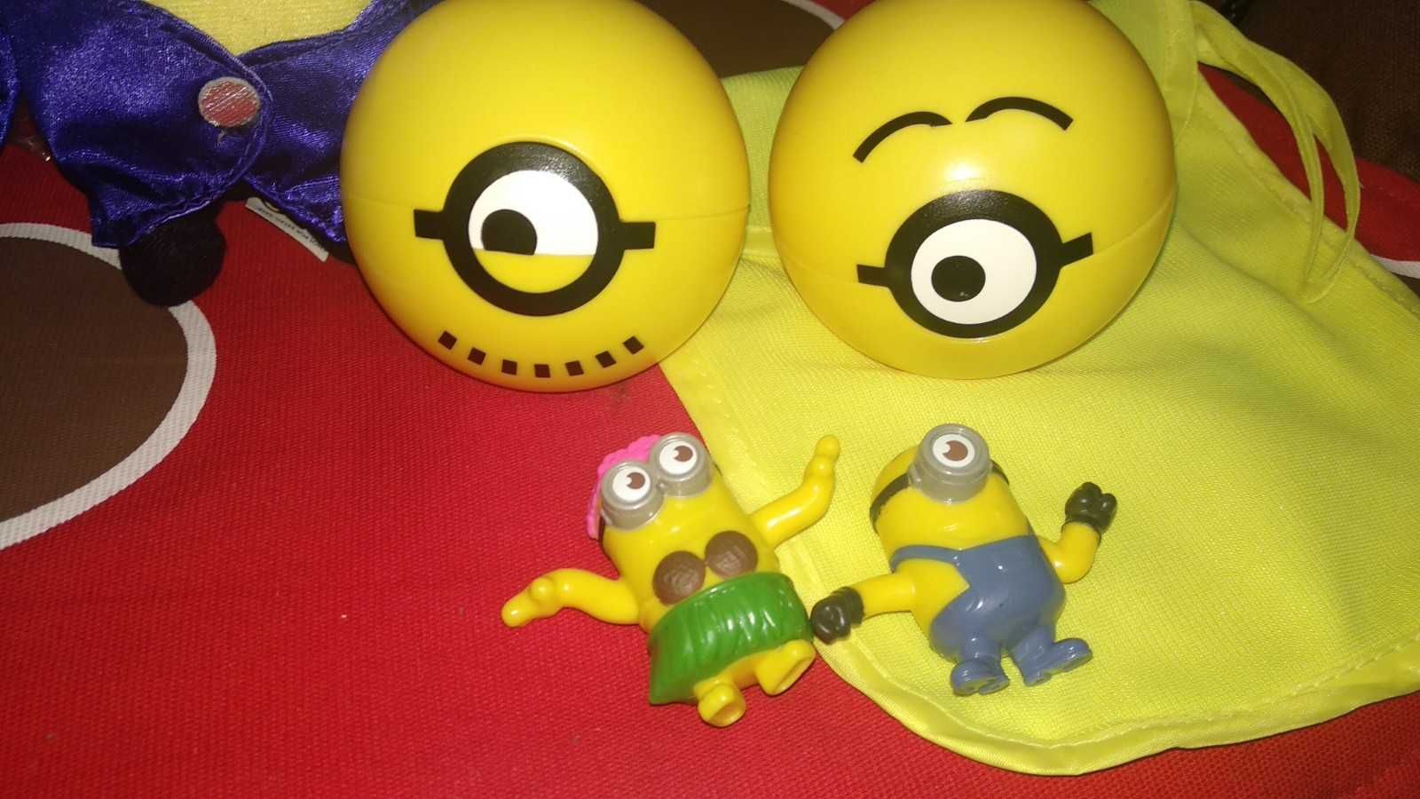 игрушка миньон набором 1мягкая и 2в шарах пластик все из германии
