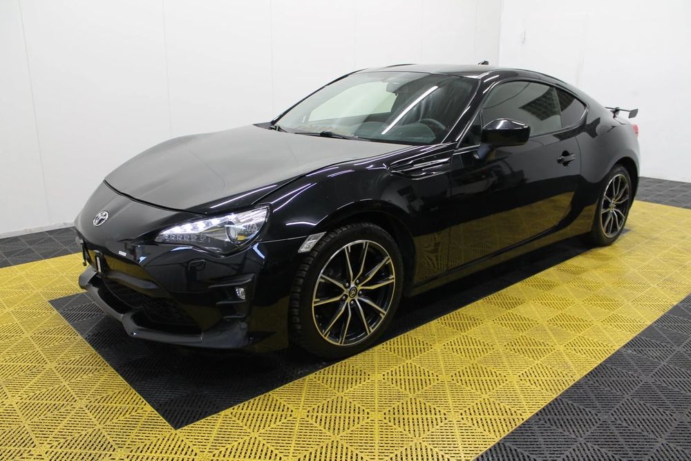Toyota GT86 Europa Carplay Lift