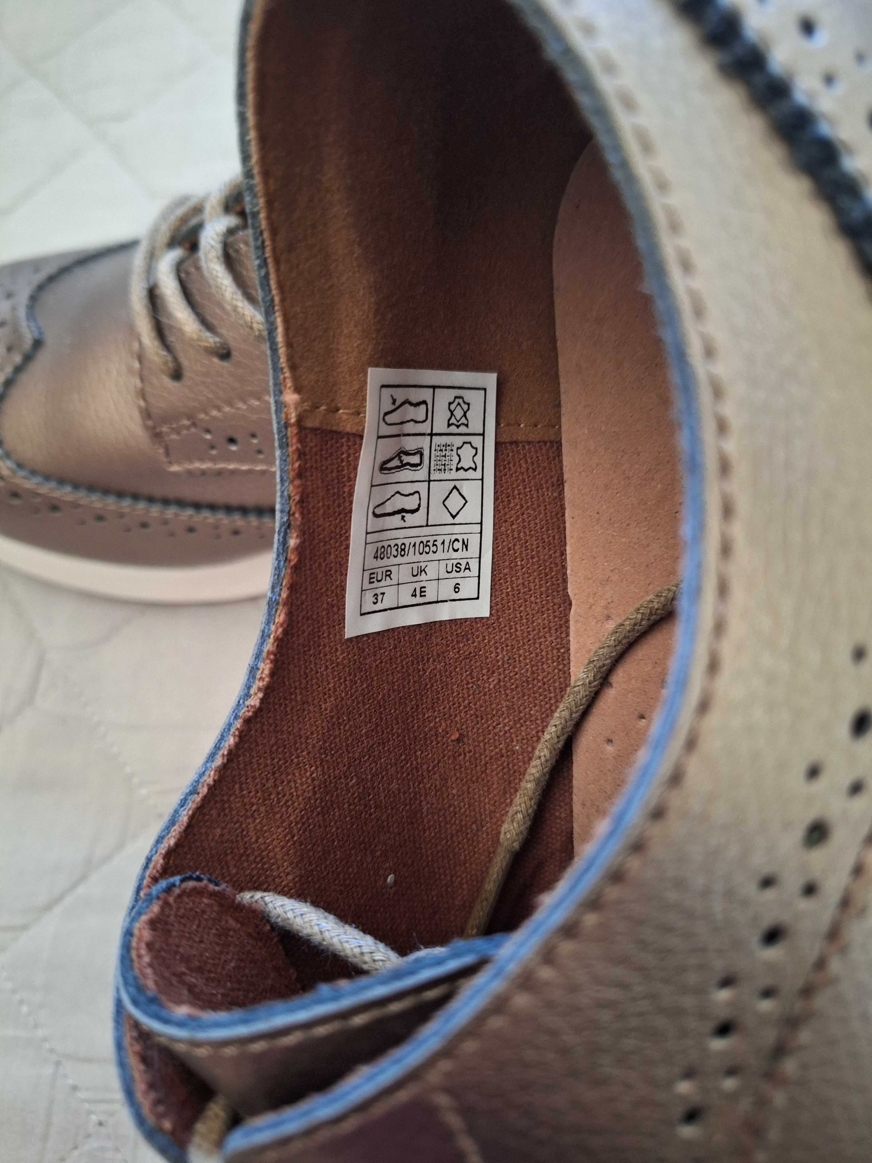 Sapatos em couro, da Damart