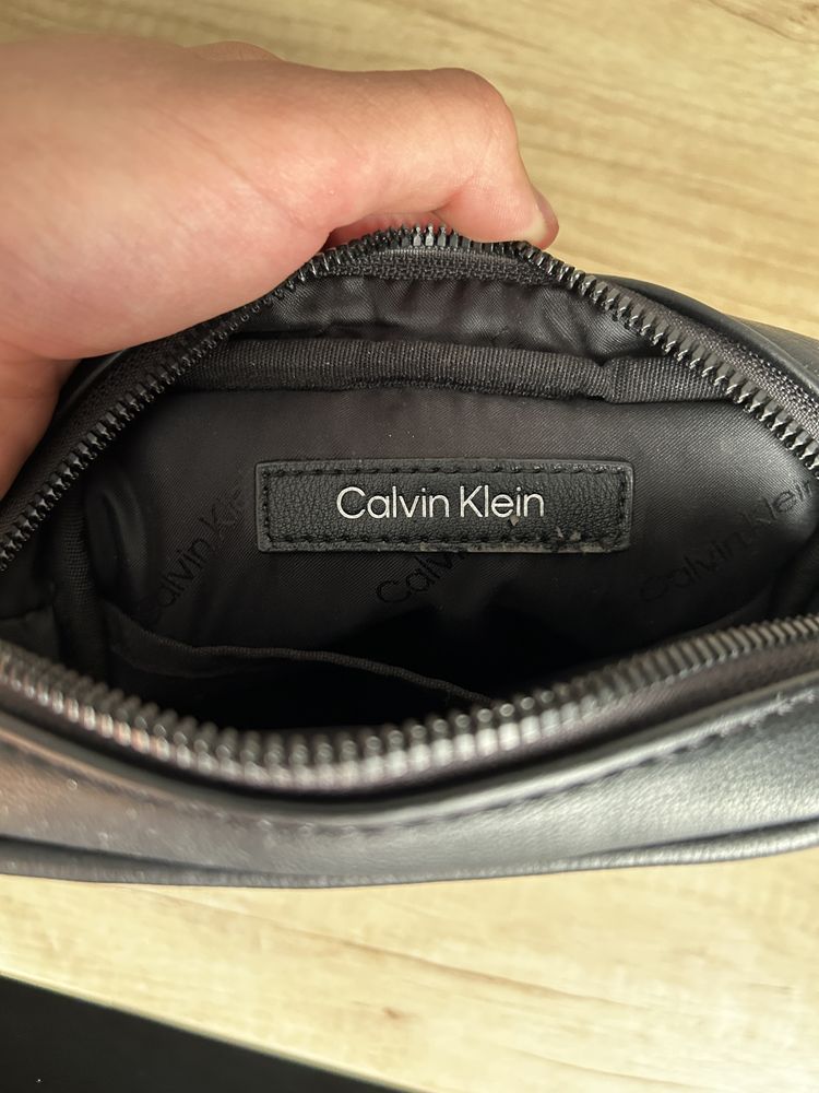 Продаю кожану сумку Calvin Klein, оригінал!