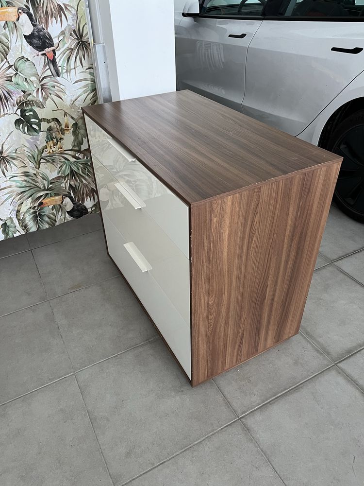 Cómoda com 3 gavetas