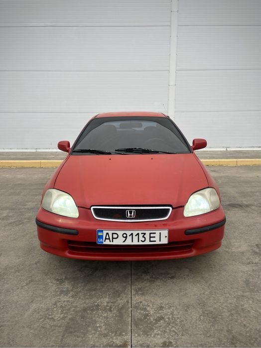 Honda Civic 1.4 на полном ходу