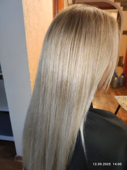 Перукар жіночий , макіяж, фарбування