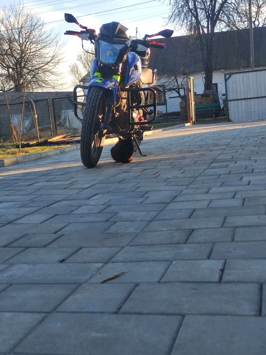 Мотоцикол  спарк 150 р12