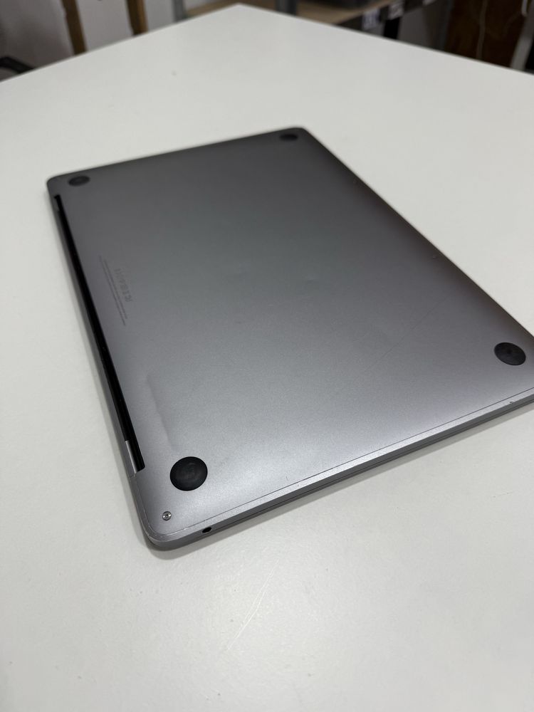 MacBook Pro 13" - A1706