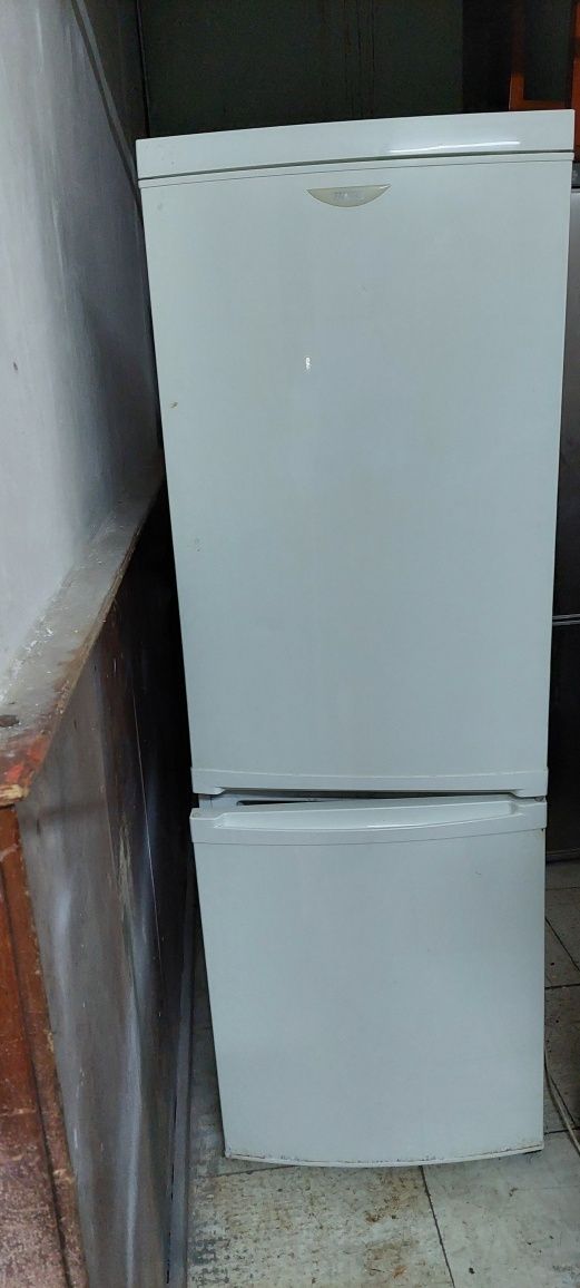 Продам рабочий 2-камерный холодильник Занусси в нормальном состоянии