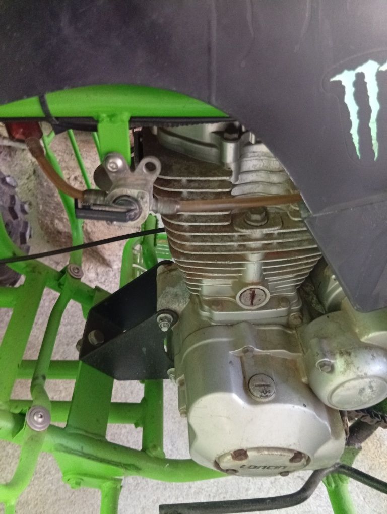 Vendo moto 4 200cc