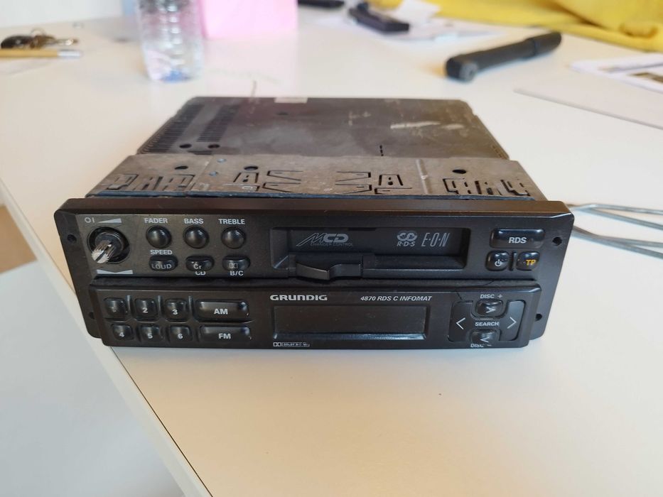 Auto Rádio Grundig.