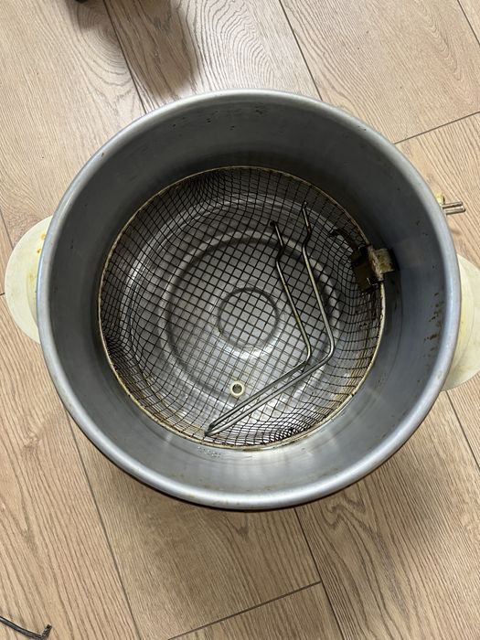 Продам фритюрницю Philips