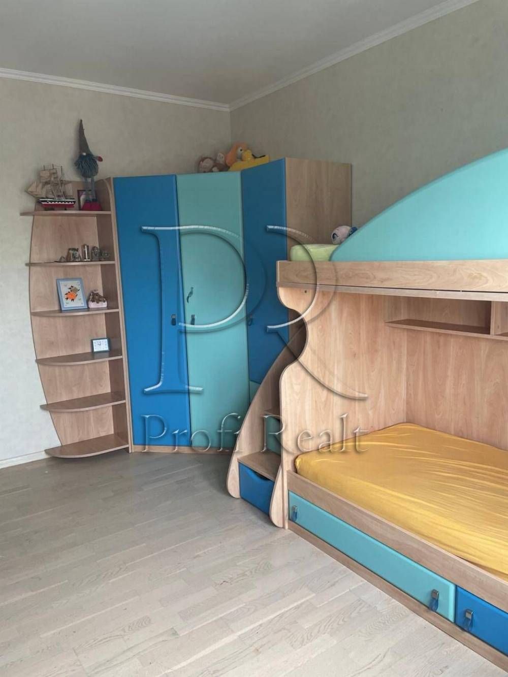 Продаж 3кім квартири з євроремонтом в цегляному будинку Шулявська