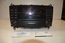 RADIO AUTORADIO LEITOR CD MERCEDES BENZ CLASS C W203 A2038704589 2038704589 DISPLAY COMANDOS COMUTADOR PAINEL CONTROLO COMUNICAÇÃO