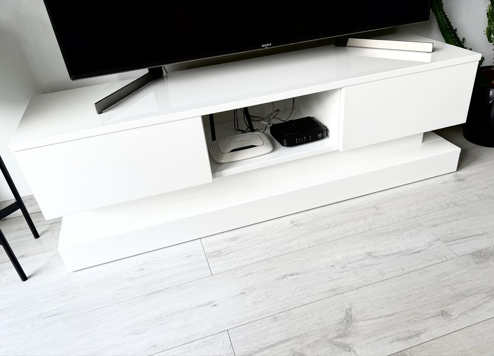 Szafka RTV biała lakierowana 130cm