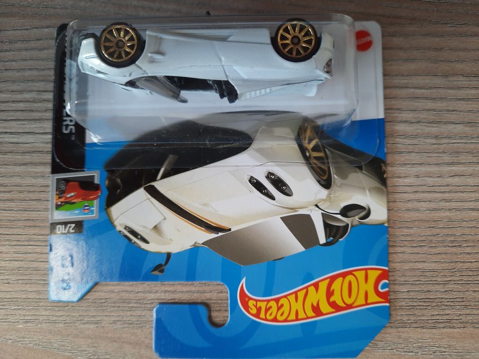 Hot Wheels 17 Pagani Huayra Roadster