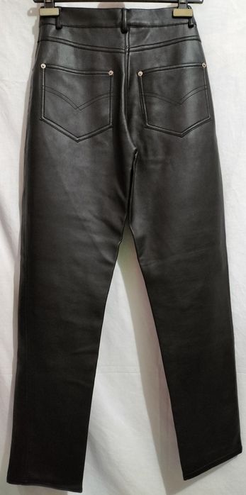Calças em Napa Preta