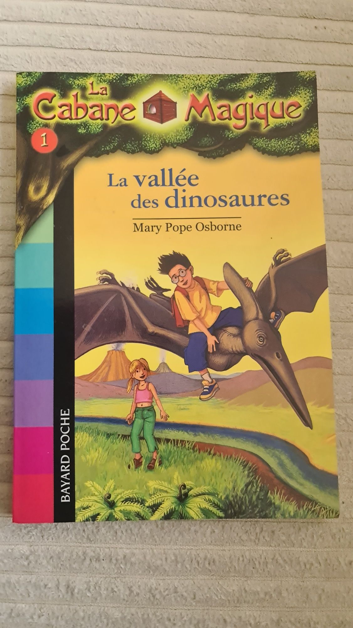 La cabane magique livre français po francusku la vallée des dinosaures
