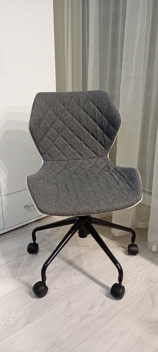 Fotel szary elegancki nie zniszczony