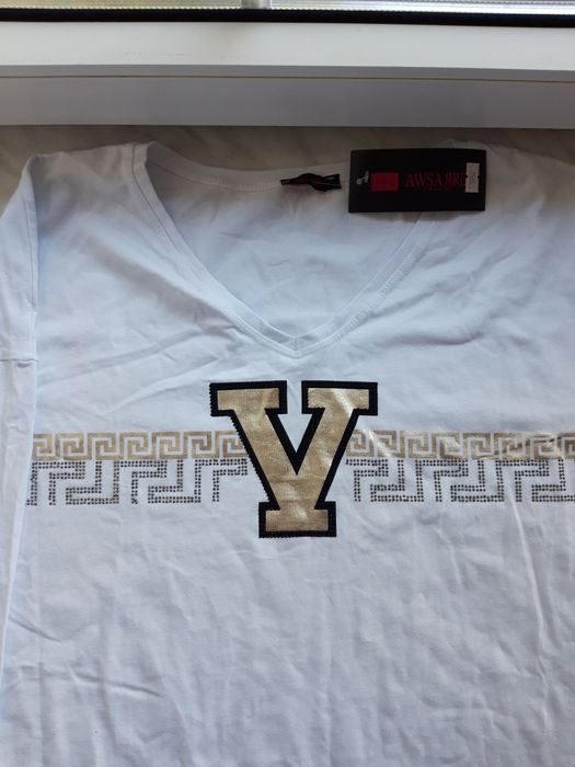 Biala bluzka że wzorem greckim