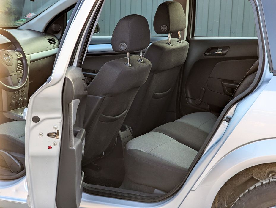 Опель астра h.