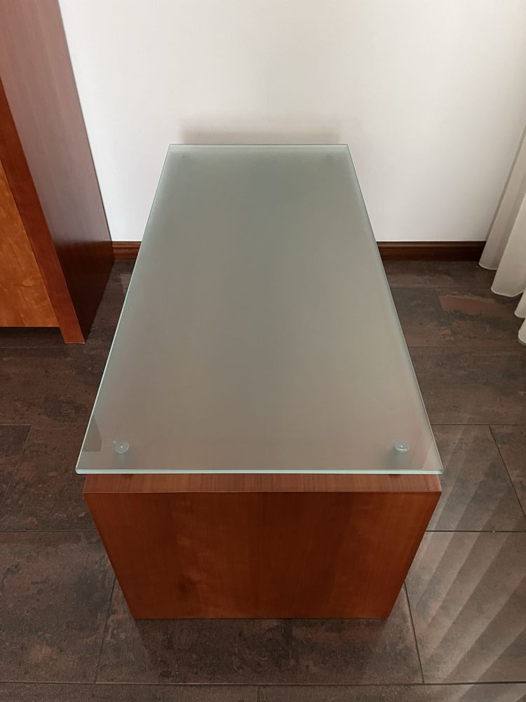 Mesa de centro com vidro