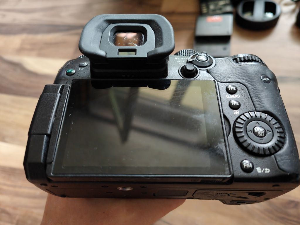 Aparat Panasonic Lumix GH5 4K 60kl/s obie. 28-200mm mikrof 128GB 5 bat